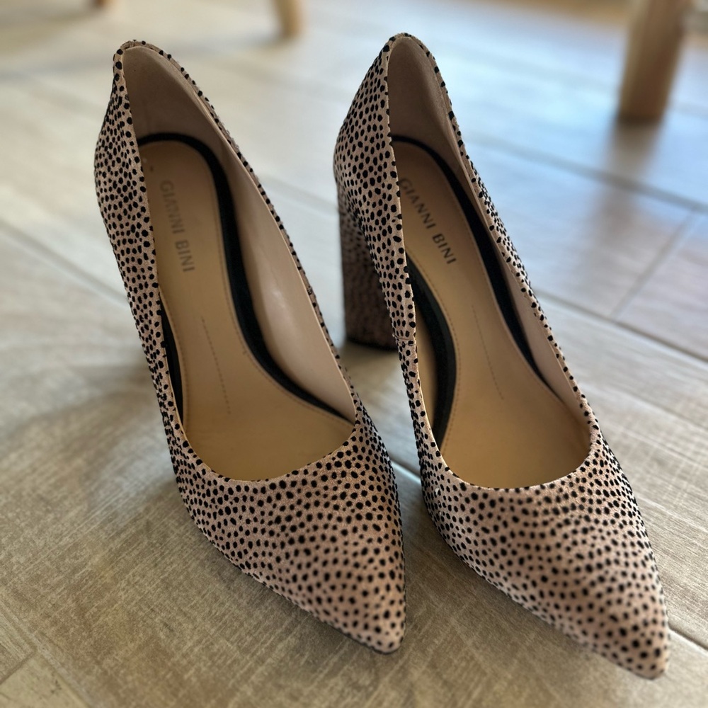 Gianni Bini Black and Tan Women's Heels